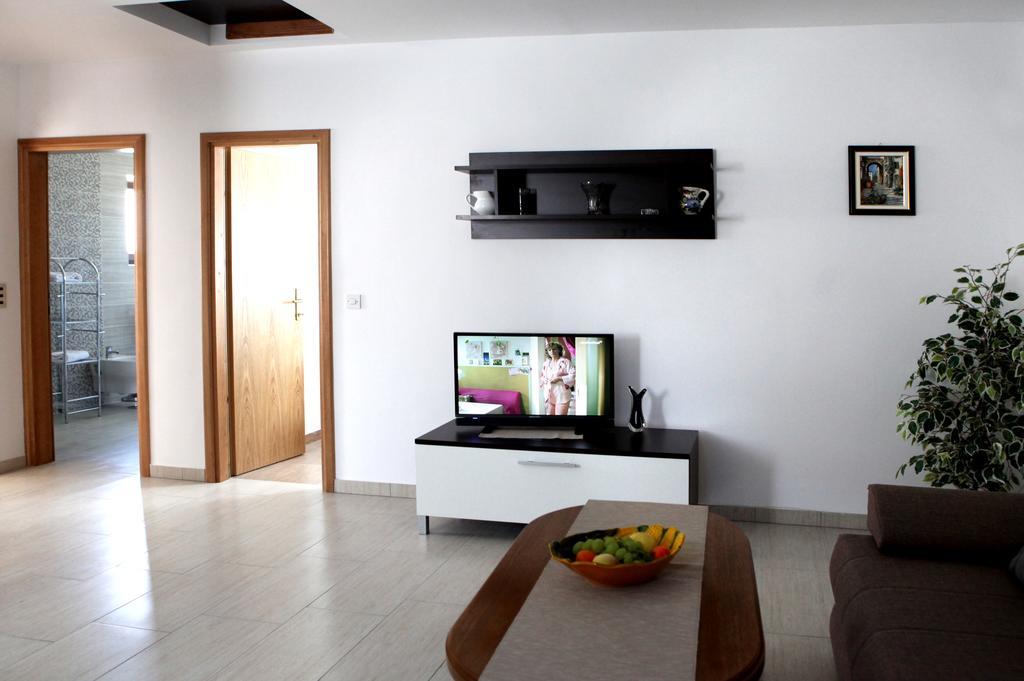 Apartments Marina-Mare Πόρετς Εξωτερικό φωτογραφία