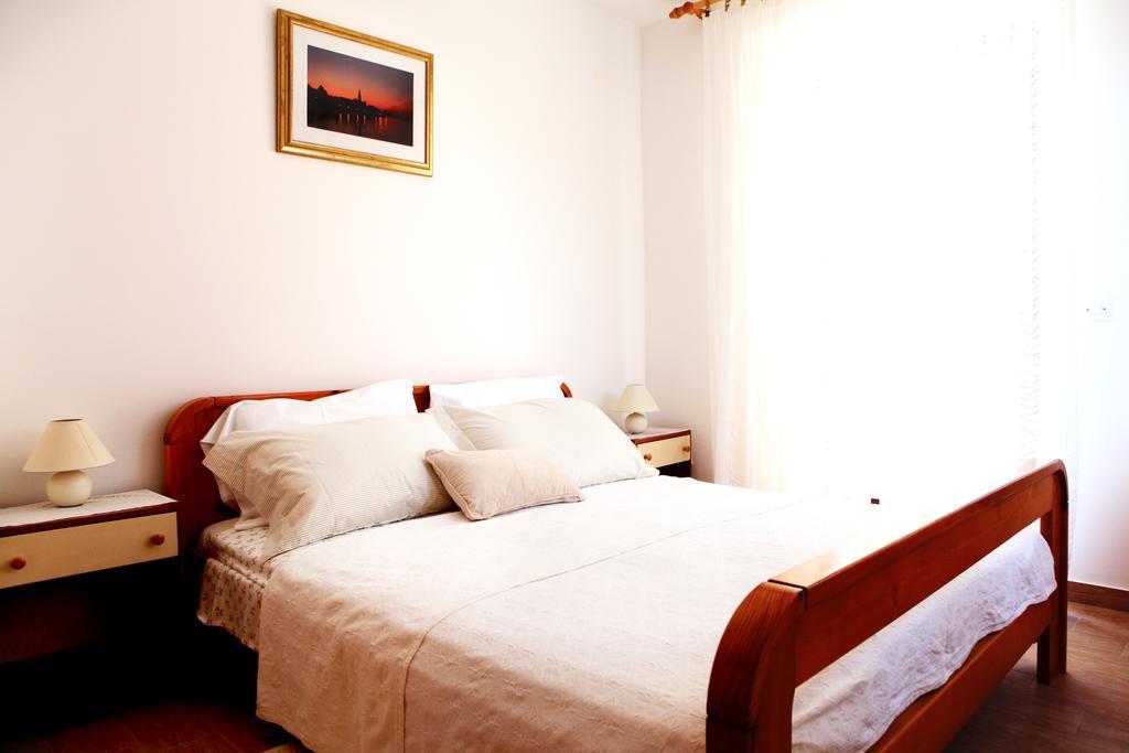 Apartments Marina-Mare Πόρετς Εξωτερικό φωτογραφία