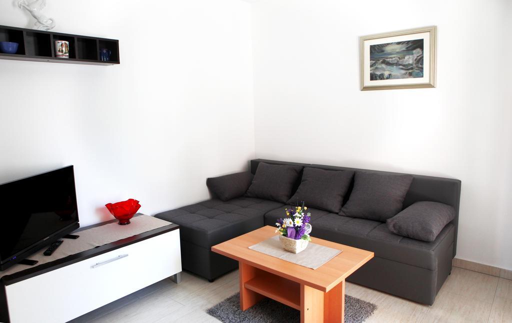 Apartments Marina-Mare Πόρετς Εξωτερικό φωτογραφία