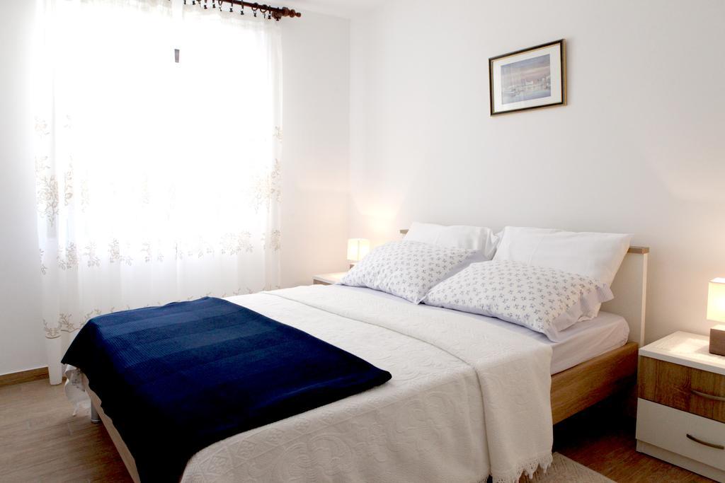 Apartments Marina-Mare Πόρετς Εξωτερικό φωτογραφία